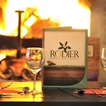 & Rodier X Cafe Bar & Restaurant ホテル