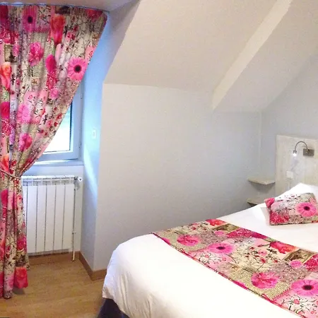 & Rodier X Cafe Bar & Restaurant Hotel