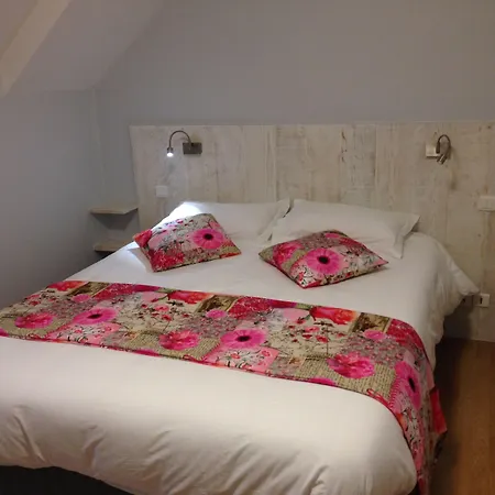 & Rodier X Cafe Bar & Restaurant Hotel