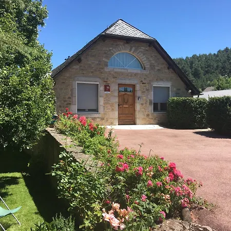 & Rodier X Cafe Bar & Restaurant Hotel