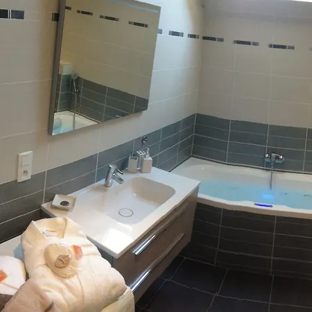 & Rodier X Cafe Bar & Restaurant Hotel 2*