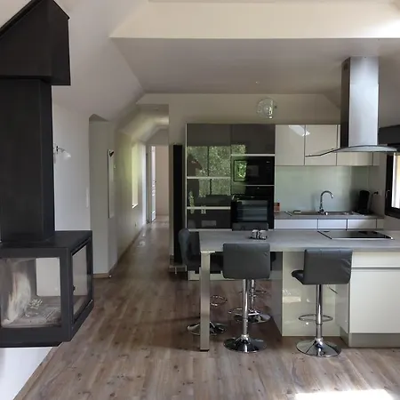 & Rodier X Cafe Bar & Restaurant Hotel