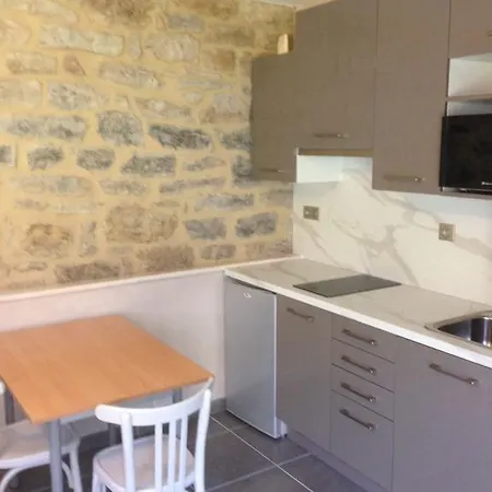 & Rodier X Cafe Bar & Restaurant Hotel