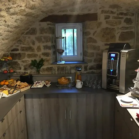 & Rodier X Cafe Bar & Restaurant Hotel 2*