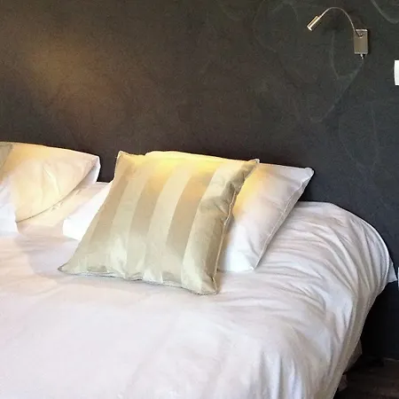 & Rodier X Cafe Bar & Restaurant