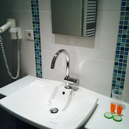 & Rodier X Cafe Bar & Restaurant Hotel