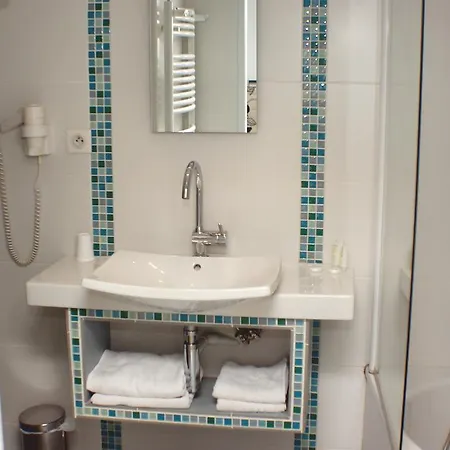 & Rodier X Cafe Bar & Restaurant 2* Campagnac (Aveyron)